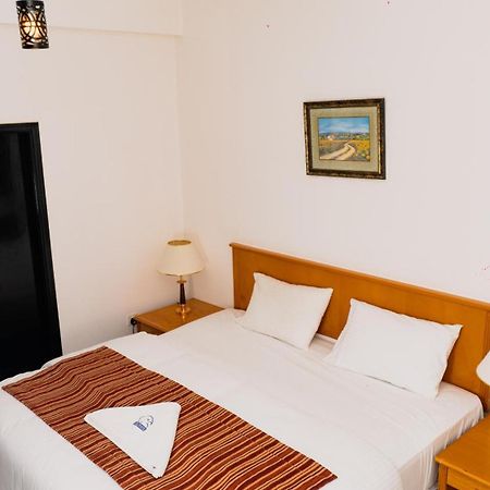 Pan Emirates Hotel Apartments Шарджа Екстериор снимка