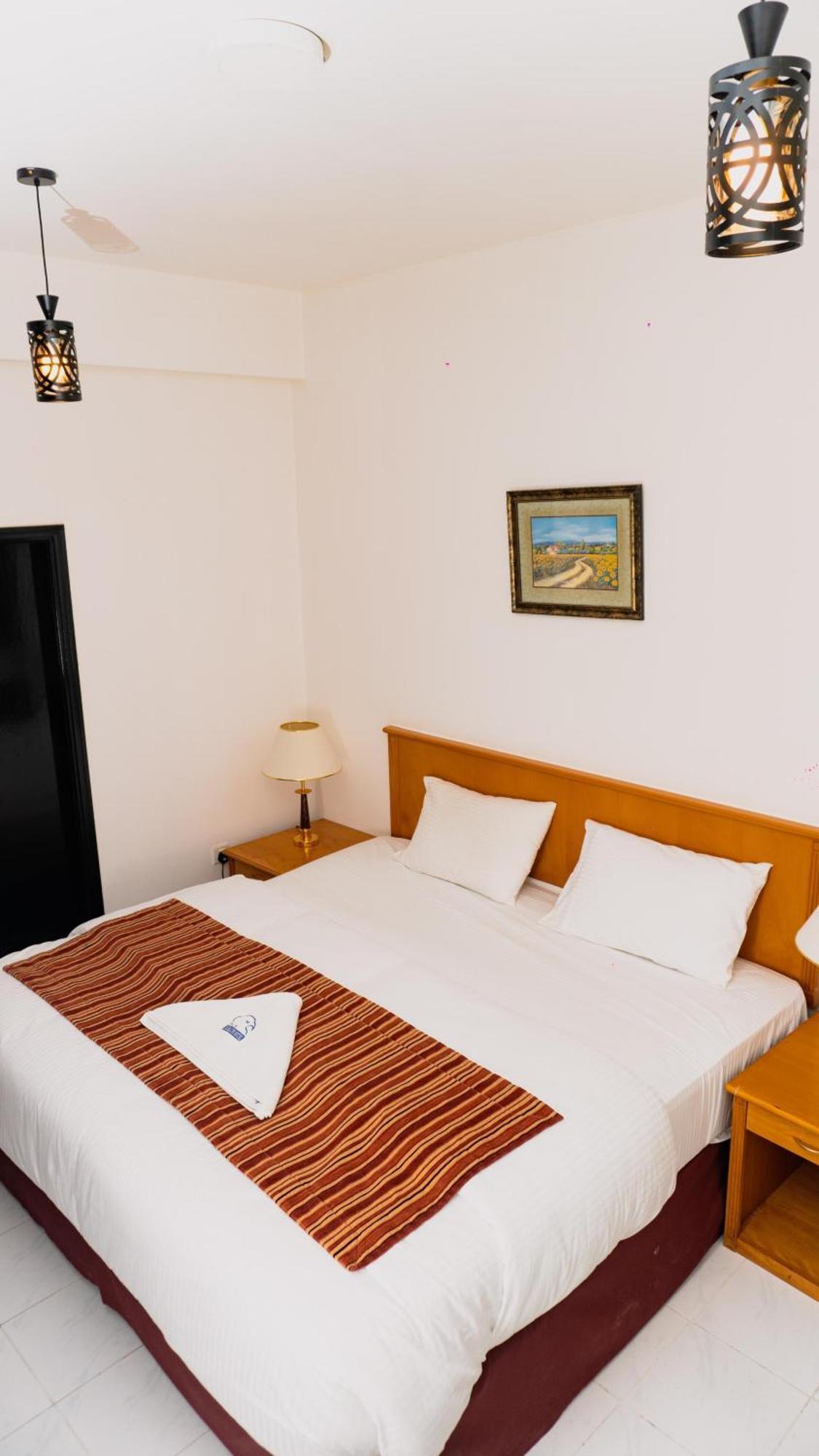 Pan Emirates Hotel Apartments Шарджа Екстериор снимка